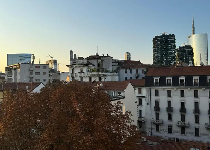 Attico con Balcone in Centro a Milano Isola
